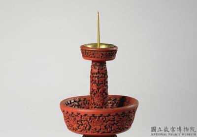 图片[2]-Carved red lacquer candlestick with decor of lotus scrolls and the Eight Treasures, Qing dynasty, Qianlong reign (1736-1795)-China Archive